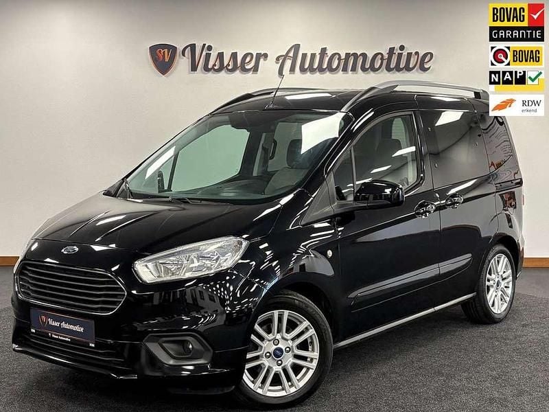 Zwart, metallic lak Gebruikt 2019 Ford Tourneo Courier Titanium MPV | € 10.750 (Super prijs) - Afbeelding 1/4