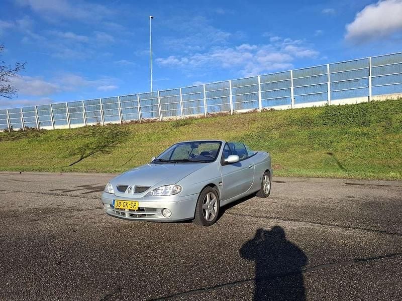 Zilver Occasion 2001 Renault Mégane | € 1.100 (Goede deal) - Afbeelding 1/4