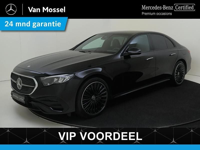 Zwart Gebruikt 2024 Mercedes E300 AMG line Sedan | € 65.945 (Iets duurder) - Afbeelding 1/4