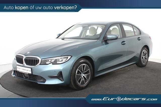 Blauw, metallic lak Gebruikt 2021 BMW 318 Luxury Line Sedan | € 27.850 (Goede deal) - Afbeelding 1/4