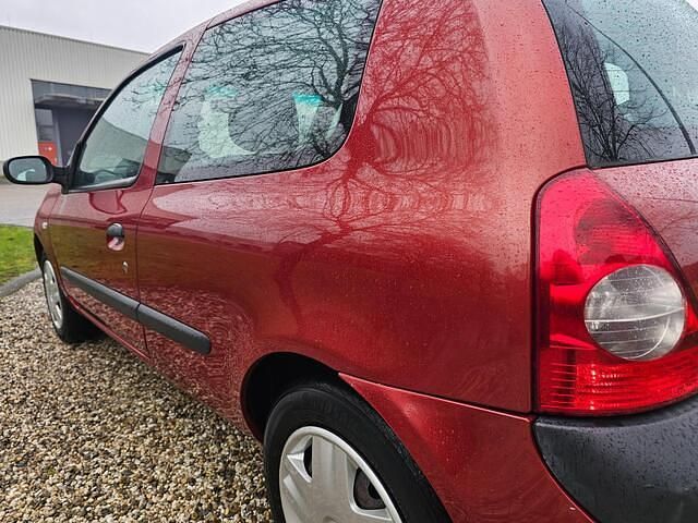 Occasion Renault Clio II Authentique 59 PK (43 kW) 2004 Rood Hatchback