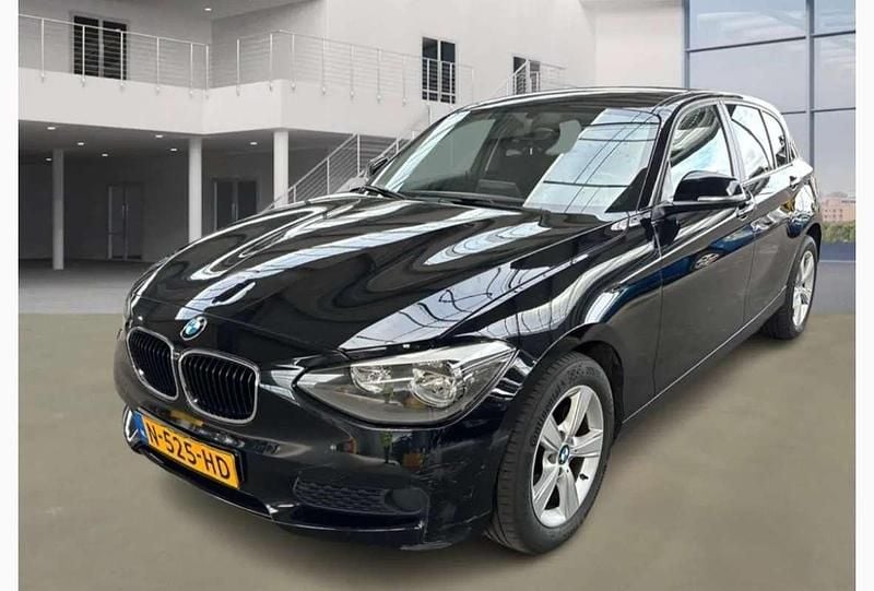 Zwart Gebruikt 2014 BMW 114 Hatchback | € 8.500 (Iets duurder) - Afbeelding 1/4