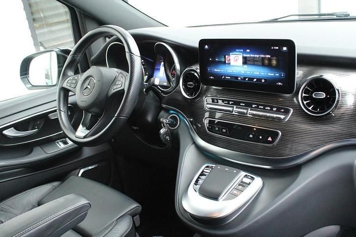 Occasion Mercedes V300 AMG 237 PK (174 kW) 2022 Zwart (metallic) MPV