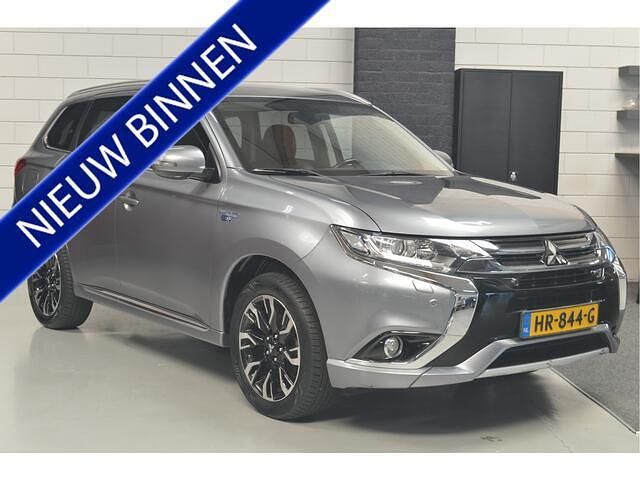 Grijs Gebruikt 2015 Mitsubishi Outlander Edition SUV | € 15.950 (Eerlijke prijs) - Afbeelding 1/4