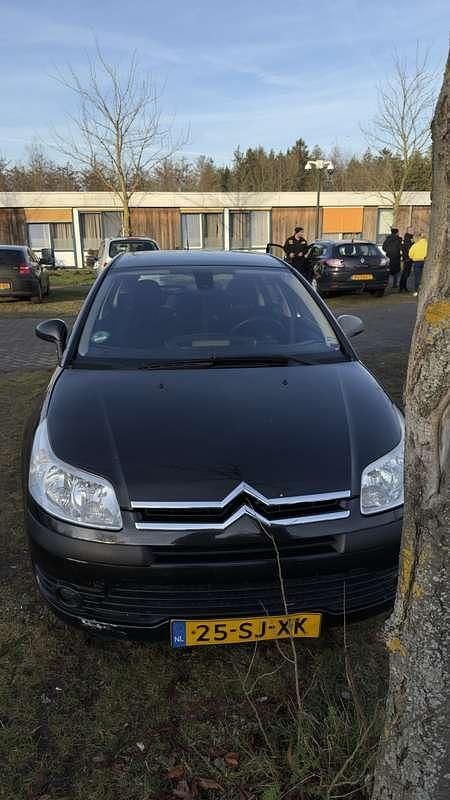 Zwart Occasion 2006 Citroën C4 Comfort Sedan | € 2.400 (Iets duurder) - Afbeelding 1/4
