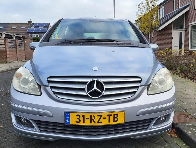 Blauw (metallic) Occasion 2005 Mercedes B170 MPV | € 2.000 (Eerlijke prijs) - Afbeelding 1/4
