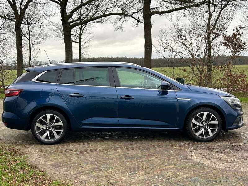 Blauw Gebruikt 2017 Renault Mégane GrandTour Bose Edition Stationwagen | € 10.449 (Eerlijke prijs) - Afbeelding 1/4