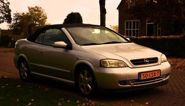 Grijs Gebruikt 2002 Opel Astra Cabriolet Cabriolet | € 1.999 (Eerlijke prijs) - Afbeelding 1/4