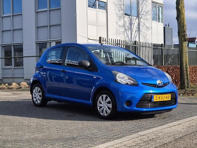 Occasion Toyota Aygo Comfort 68 PK (50 kW) 2013 Blauw Hatchback