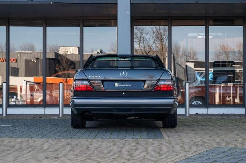 Occasion Mercedes E220 150 PK (110 kW) 1995 Zwart Cabriolet