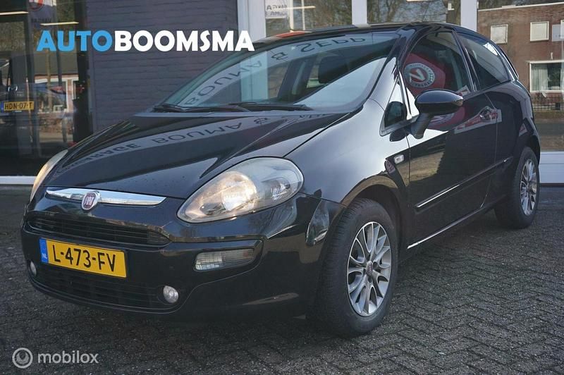 Zwart (metallic) Gebruikt 2012 Fiat Punto Evo Dynamic Hatchback | € 2.900 - Afbeelding 1/4
