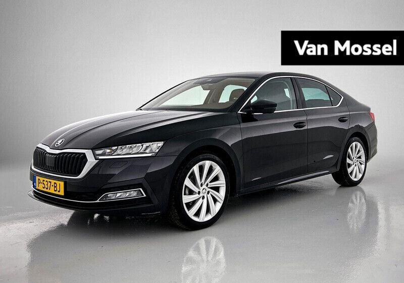 Zwart Gebruikt 2022 Skoda Octavia Business Line Hatchback | € 23.444 (Eerlijke prijs) - Afbeelding 1/4