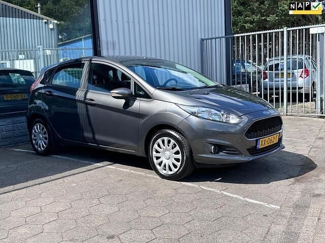 Grijs Gebruikt 2017 Ford Fiesta Style Hatchback | € 4.850 (Duur) - Afbeelding 1/4