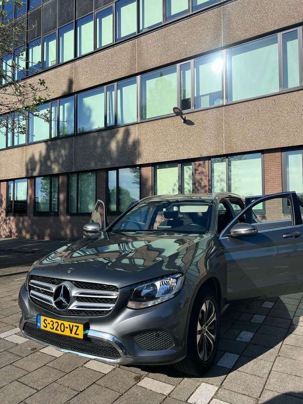 Grijs Gebruikt 2018 Mercedes GLC350 Business Stationwagen | € 26.000 (Eerlijke prijs) - Afbeelding 1/4