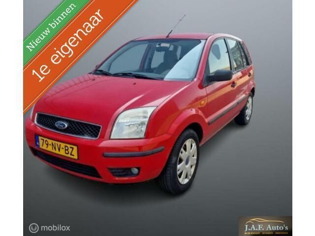 Rood Gebruikt 2004 Ford Fusion Ghia MPV | € 2.899 (Eerlijke prijs) - Afbeelding 1/4