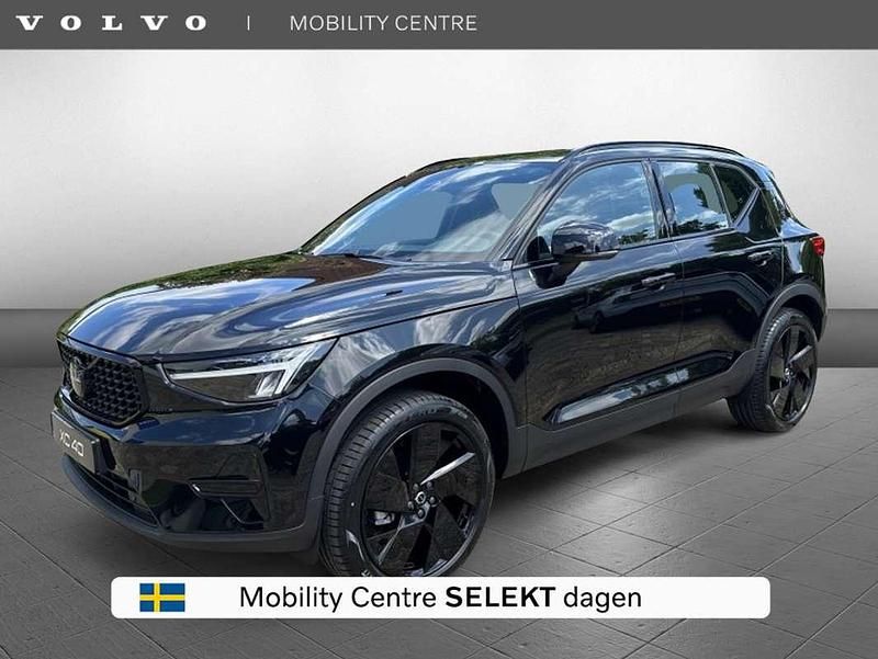 Zwart Nieuw 2025 Volvo XC40 Plus SUV | € 57.774 - Afbeelding 1/4