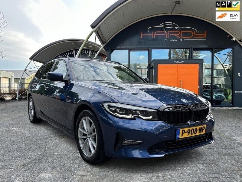 Blauw Gebruikt 2022 BMW 318 Sport Line Stationwagen | € 29.680 (Goede deal) - Afbeelding 1/4