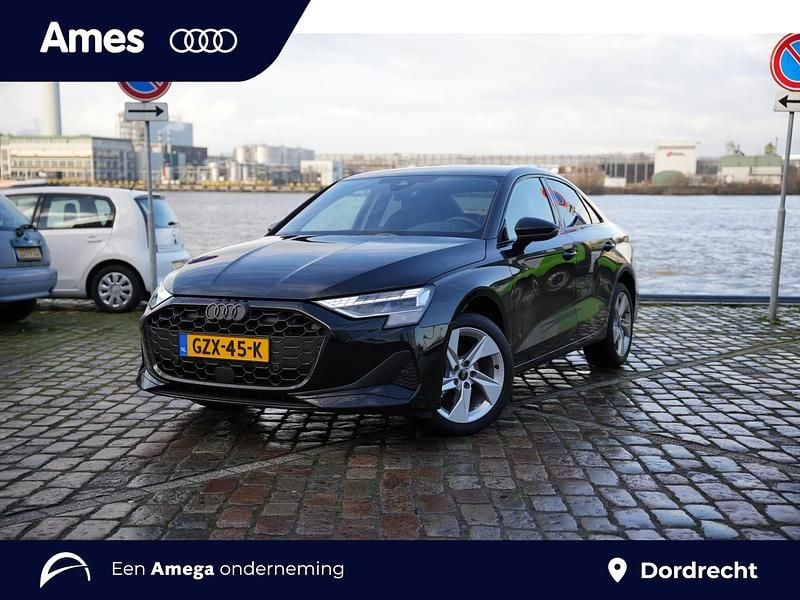 Zwart Gebruikt 2024 Audi A3 Advanced Sedan | € 32.950 (Eerlijke prijs) - Afbeelding 1/4
