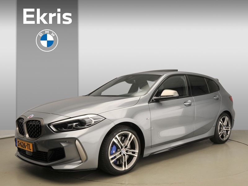 Grijs Gebruikt 2022 BMW M135 M Sport Hatchback | € 52.900 - Afbeelding 1/4