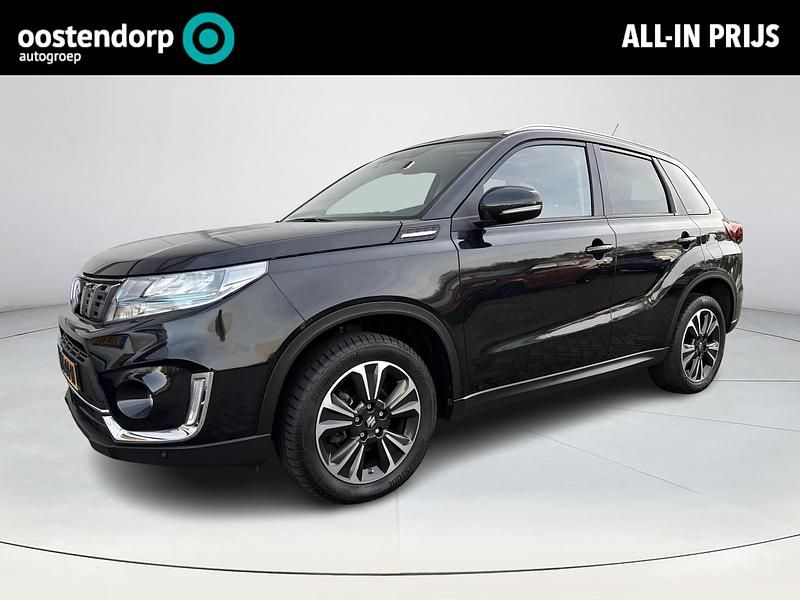 Zwart Gebruikt 2022 Suzuki Vitara Style SUV | € 26.880 - Afbeelding 1/4