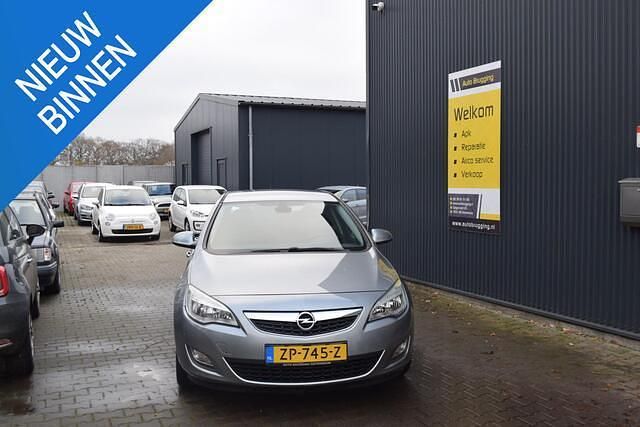 Grijs Gebruikt 2010 Opel Astra Selection Hatchback | € 2.490 (Goede deal) - Afbeelding 1/4