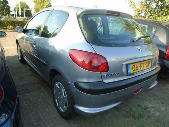 Occasion Peugeot 206 69 PK (50 kW) 2000 Zilver Hatchback