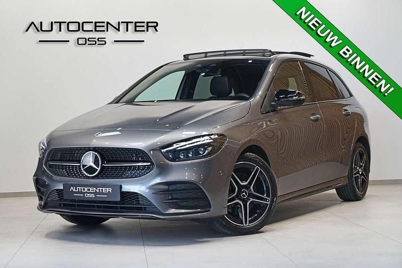 Grijs Gebruikt 2022 Mercedes B250e AMG MPV | € 35.945 (Duur) - Afbeelding 1/4