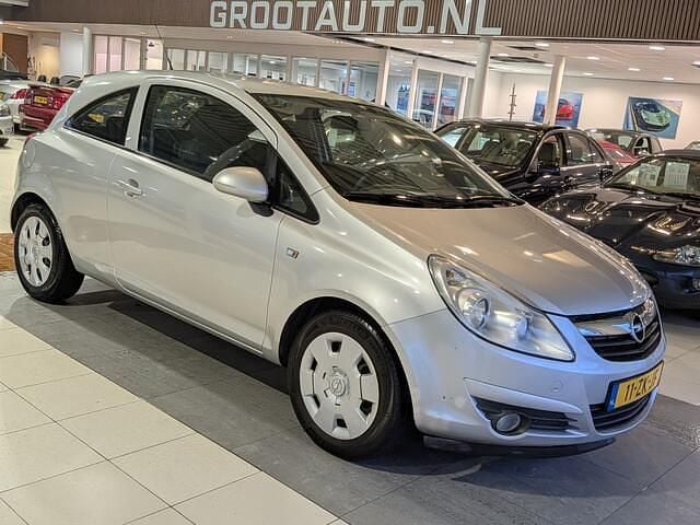 Grijs (metallic) Occasion 2008 Opel Corsa Enjoy Hatchback | € 699 (Super prijs) - Afbeelding 1/4
