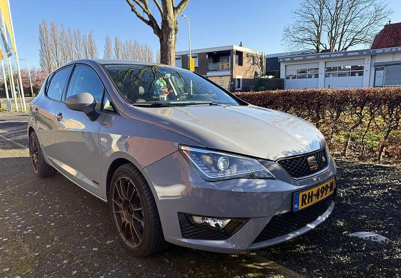 Grijs Gebruikt 2017 Seat Ibiza FR MPV | € 7.500 (Goede deal) - Afbeelding 1/4