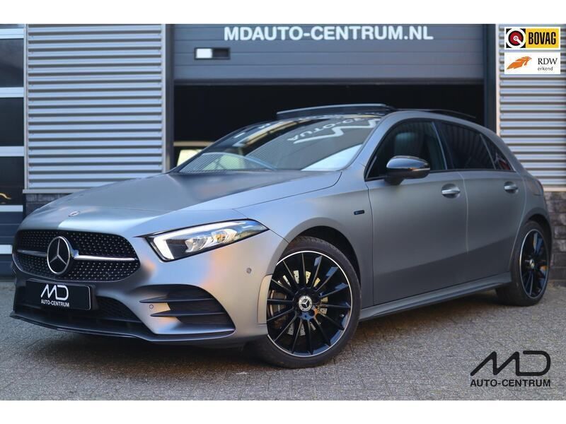 Grijs Gebruikt 2020 Mercedes A250 AMG Hatchback | € 31.995 (Duur) - Afbeelding 1/4