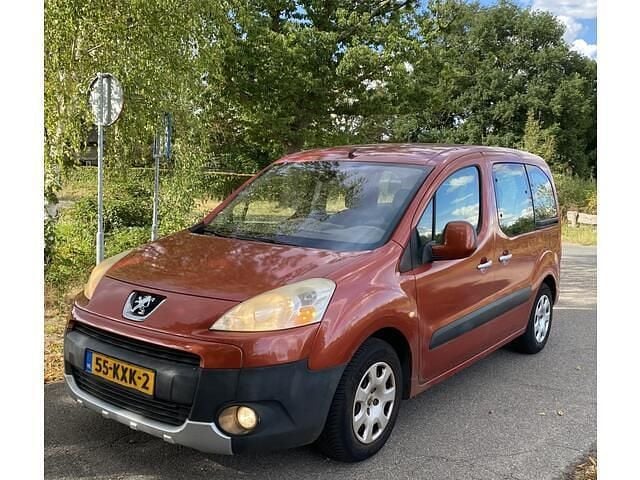 Rood Gebruikt 2009 Peugeot Partner Tepee MPV | € 2.850 (Super prijs) - Afbeelding 1/4