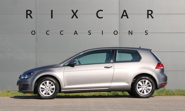 Grijs, metallic lak Gebruikt 2014 VW Golf VII Hatchback | € 12.940 (Eerlijke prijs) - Afbeelding 1/4