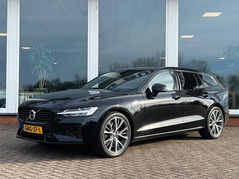 Zwart Occasion 2021 Volvo V60 R-Design Stationwagen | € 31.850 (Super prijs) - Afbeelding 1/4