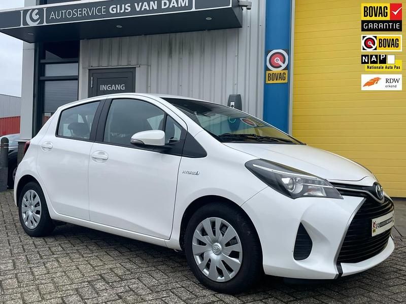 Wit Gebruikt 2016 Toyota Yaris Hybrid Hatchback | € 12.995 (Goede deal) - Afbeelding 1/4