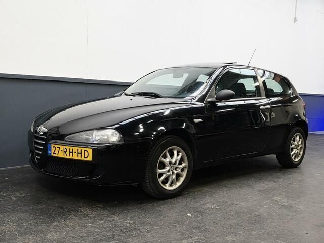 Zwart Gebruikt 2005 Alfa Romeo 147 Distinctive Hatchback | € 750 (Eerlijke prijs) - Afbeelding 1/4