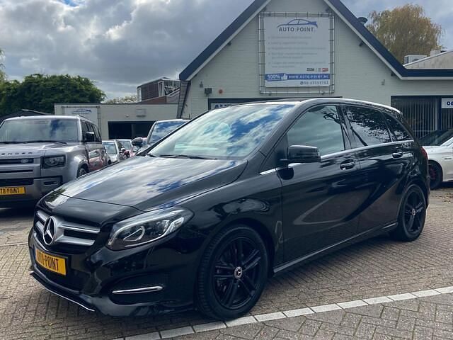 Zwart Gebruikt 2017 Mercedes B180 MPV | € 15.999 (Eerlijke prijs) - Afbeelding 1/3