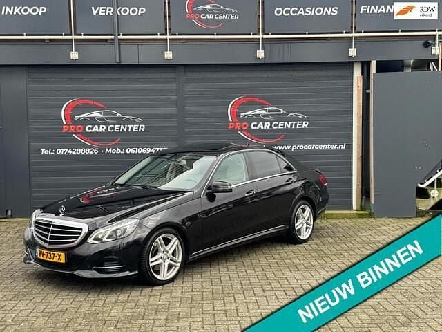 Zwart Gebruikt 2013 Mercedes E250 Ambition Sedan | € 13.250 (Super prijs) - Afbeelding 1/4