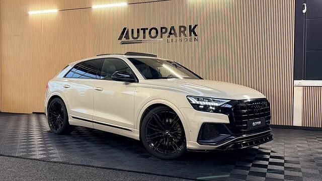 Beige Occasion 2021 Audi Q8 Advanced SUV | € 77.950 - Afbeelding 1/4