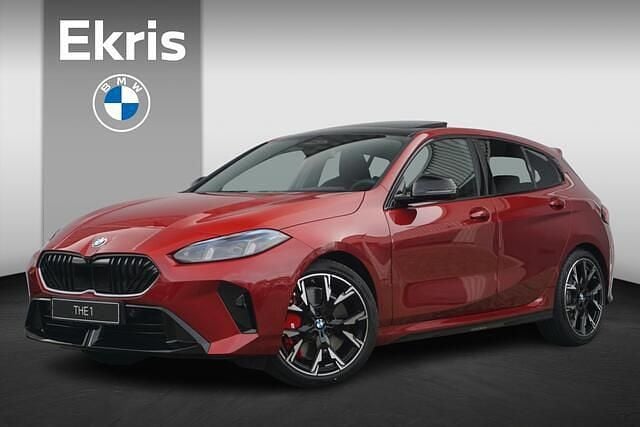 Rood Nieuw 2025 BMW 120 M Sport Hatchback | € 60.910 (Duur) - Afbeelding 1/4