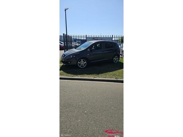 Grijs Gebruikt 2005 Seat Altea Reference MPV | € 1.899 (Eerlijke prijs) - Afbeelding 1/4