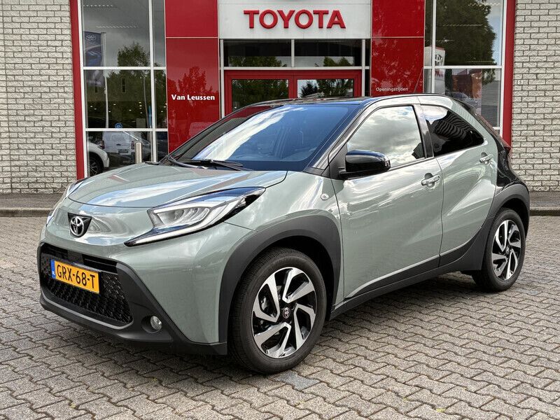Groen Gebruikt 2024 Toyota Aygo Pulse Hatchback | € 21.400 (Eerlijke prijs) - Afbeelding 1/4