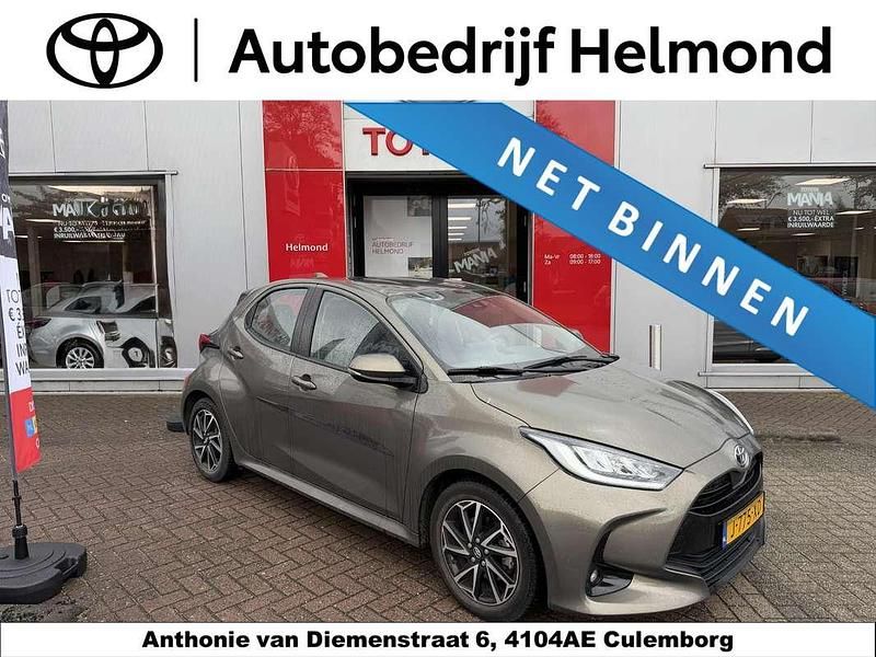 Groen Gebruikt 2020 Toyota Yaris Hybrid Hatchback | € 19.900 (Eerlijke prijs) - Afbeelding 1/4