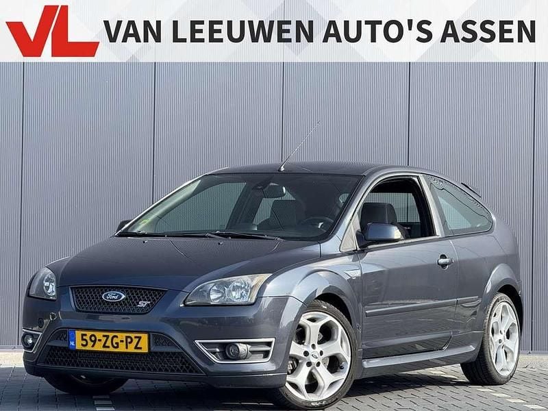 Grijs, metallic lak Gebruikt 2008 Ford Focus ST Hatchback | € 6.948 (Goede deal) - Afbeelding 1/4
