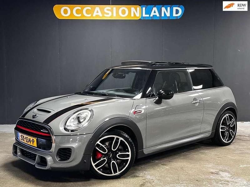 Grijs Occasion 2017 Mini John Cooper Works Chili Hatchback | € 18.900 (Goede deal) - Afbeelding 1/4
