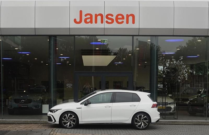 Wit Occasion 2023 VW Golf VIII Style Hatchback | € 31.750 (Eerlijke prijs) - Afbeelding 1/4