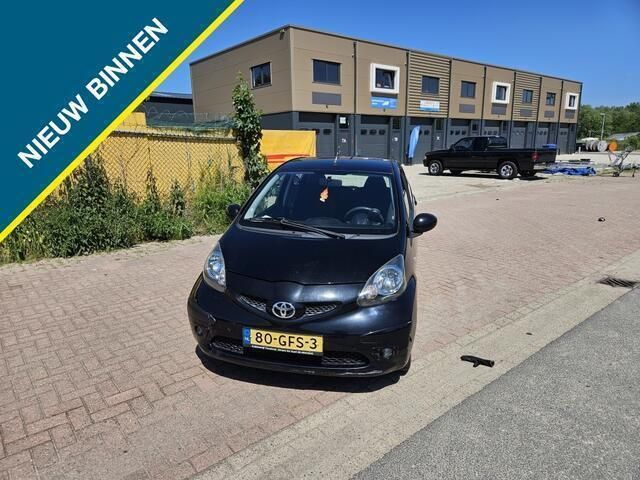 Zwart Gebruikt 2008 Toyota Aygo Sport Hatchback | € 3.050 (Eerlijke prijs) - Afbeelding 1/4