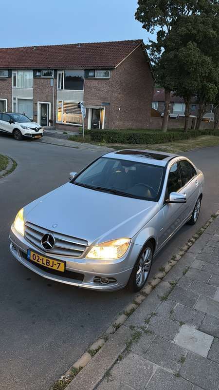 Grijs Gebruikt 2009 Mercedes C180 Sedan | € 6.750 (Goede deal) - Afbeelding 1/4