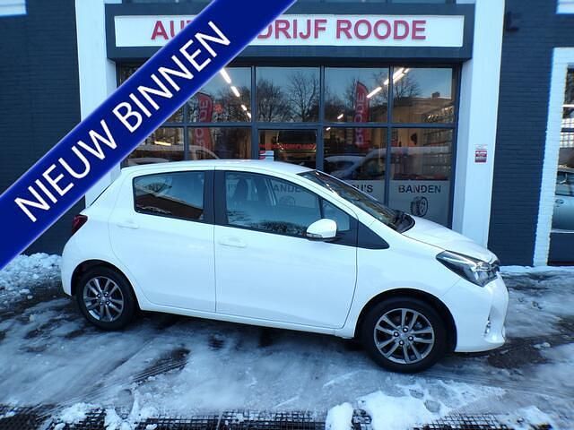 Wit Gebruikt 2015 Toyota Yaris Hatchback | € 9.750 (Goede deal) - Afbeelding 1/4