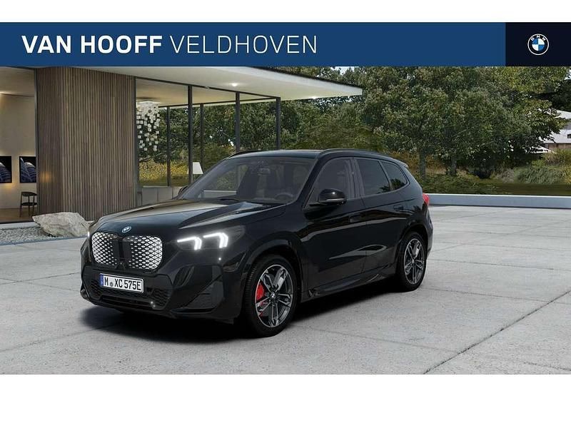 Zwart Nieuw 2025 BMW iX1 Comfort Edition SUV | € 65.550 (Iets duurder) - Afbeelding 1/4