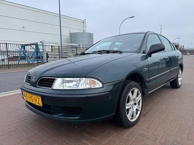 Groen Occasion 2001 Mitsubishi Carisma Comfort Edition Hatchback | € 1.099 - Afbeelding 1/4